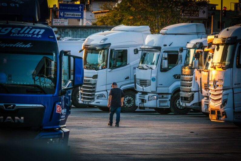 Pluche truckpantoffels maken chauffeursritten comfortabeler